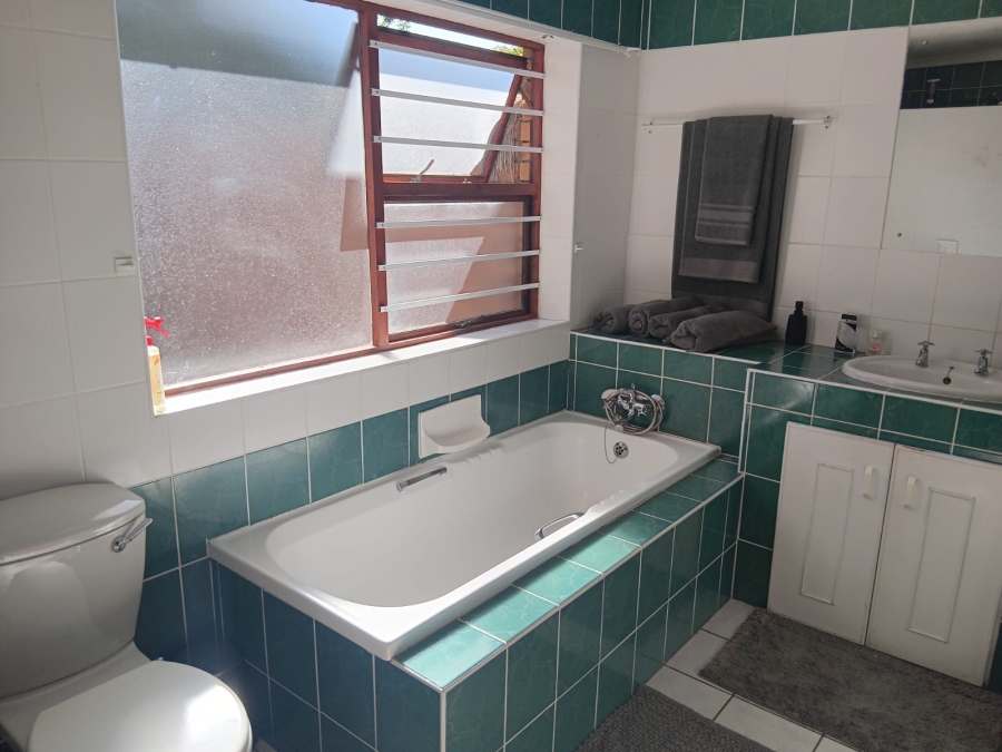 To Let 3 Bedroom Property for Rent in Dana Bay Western Cape